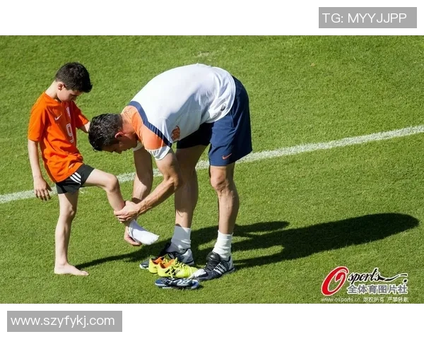 足球巨星们带娃日常温馨瞬间高清合集，展现家庭与事业的完美平衡